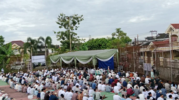 Pelaksanaan Salat Idulfitri di Perumahan Pusri Sako Berjalan Ramai