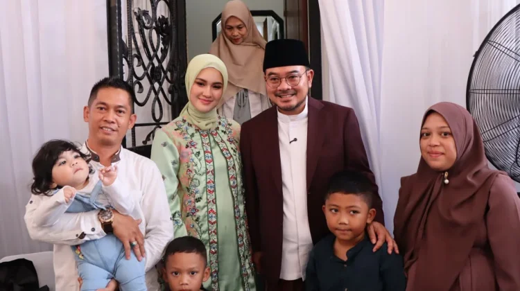 Warga Padati Rumah Dinas Wawako saat Lebaran