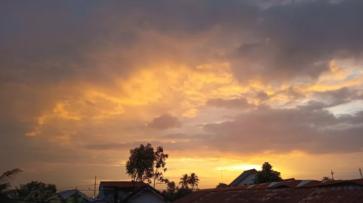 Opacarophile, Tren Menikmati Senja yang Menenangkan Jiwa