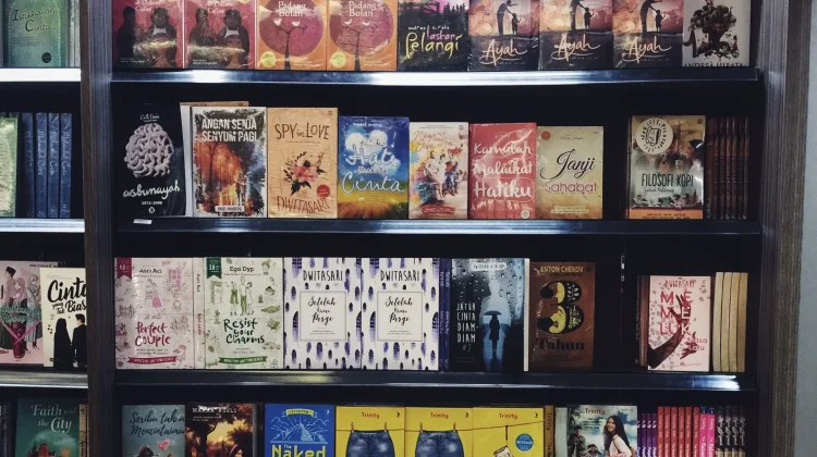 Fenomena Mariko Aoki: Misteri Dorongan BAB Mendadak saat di Toko Buku
