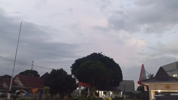 Prakiraan Cuaca Palembang 31 Maret 2026: Pagi Mendung Siang Berawan