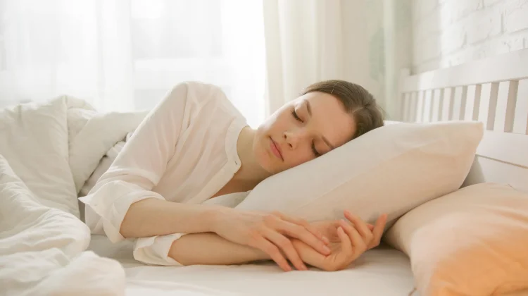 Posisi Tidur Terbaik untuk Redakan Asam Lambung