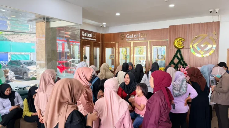 Antrean Beli Emas Pegadaian Membludak Usai Lebaran