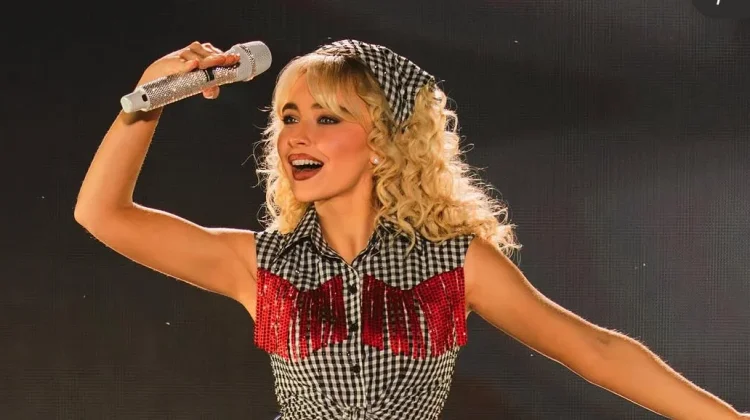 Sabrina Carpenter Umumkan Segera Rilis Video Musik House Tour