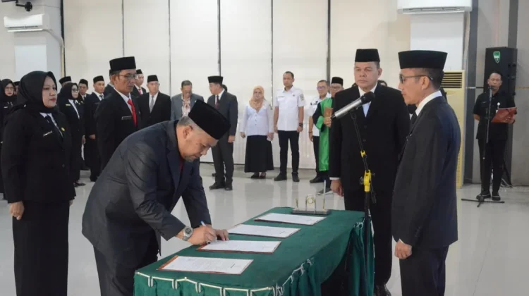 Ratu Dewa Lantik 130 Kepala Sekolah SD dan SMP