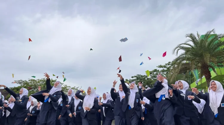 Gebrakan Global! 45 Siswa MAN IC OKI Taklukkan Kampus Top 100 Dunia