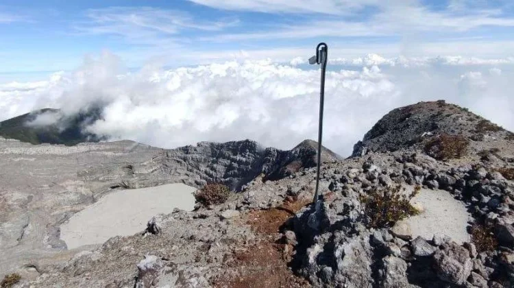 Gunung Dempo Erupsi, Jalur Pendakian Resmi Ditutup