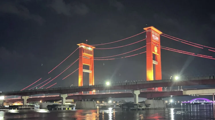 Tren “London Bridge Palembang” Viral, Ampera Jadi Spot Konten Anak Muda