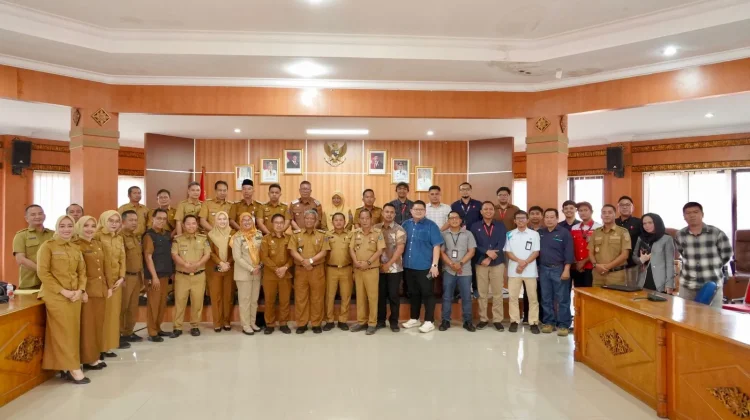 Bahayakan Pengguna Jalan, Kabel Fiber Optik Semarawut di OKI Segera Ditertibkan