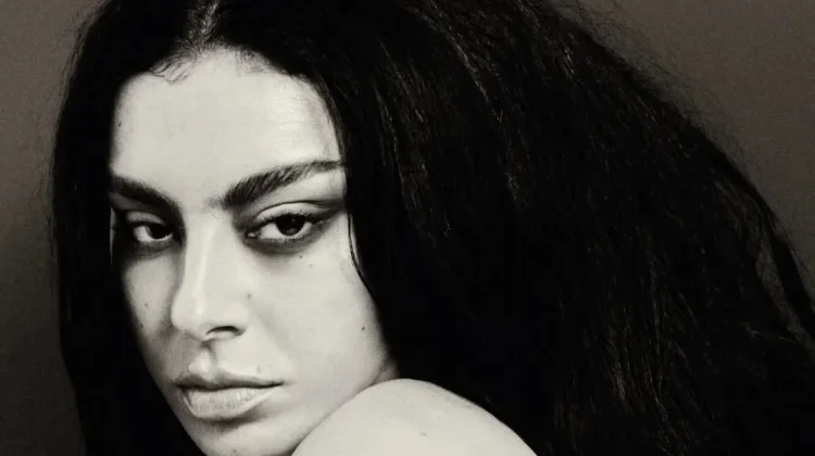 Charli XCX Siap Eksplor Genre Baru, Bakal Jadi Rocker?