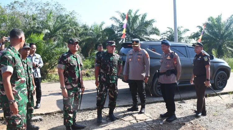 Kolaborasi TNI dan Pemda, Danrem 044/Gapo Dampingi Pangdam II/Swj Tinjau Lahan Yon TP