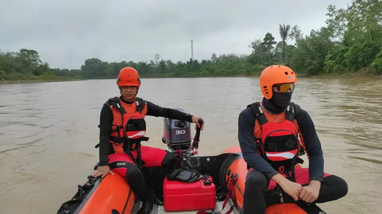 Bocah 11 Tahun Terbawa Arus Sungai Rawas Muratara, SAR Gabungan Lakukan Pencarian