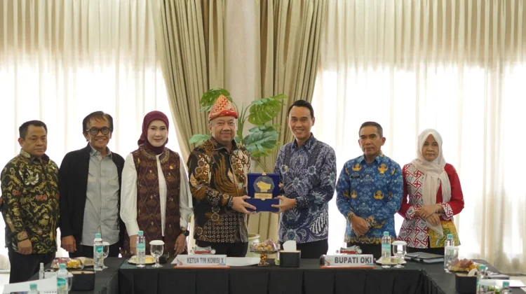 Komisi X DPR RI Soroti Kesejahteraan Guru dan Meninta Menyiapkan Kebijakan Khusus