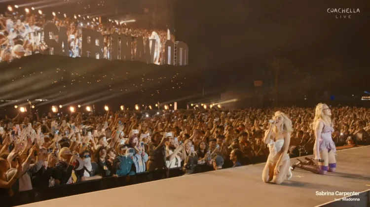 Madonna Kejutkan Penonton di Coachella