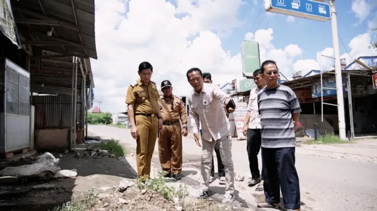Sistem Drainase di Sukajadi Diperiksa, Isinya Penuh Sampah