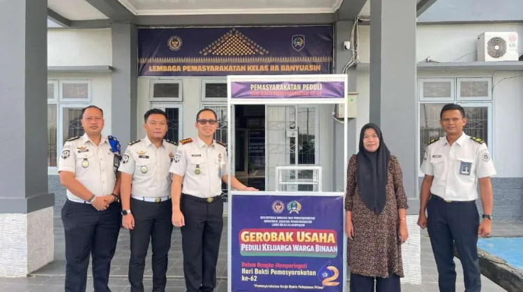 Lapas Banyuasin Salurkan Bantuan Gerobak Usaha Warga Binaan
