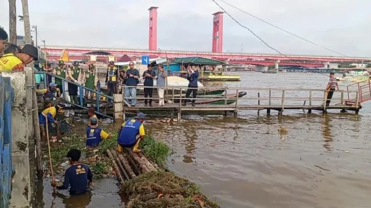 Hari Bumi Jadi Momentum Bersih Sungai Musi