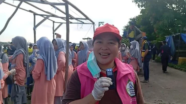 Komunitas Lingkungan Ikut Bersihkan Sungai Musi di Hari Bumi