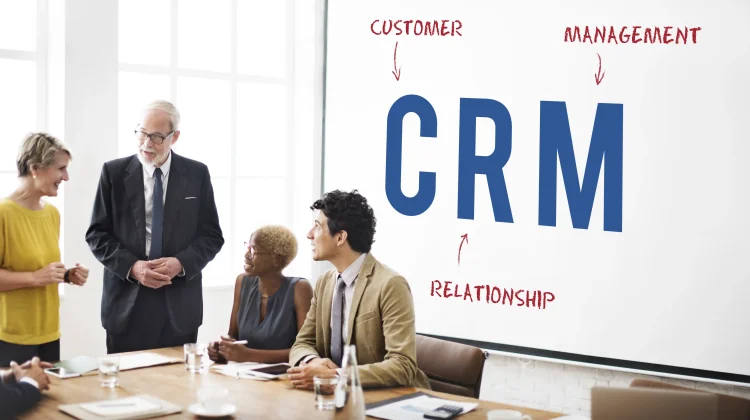 Sinergi Customer Service dan CRM dalam Membangun Loyalitas Publik