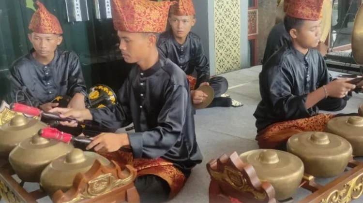 Kulintang OKU Timur Sambut Ribuan Perantau di Griya Agung