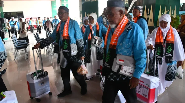 Sambutan Hangat Kloter Lima Embarkasi Palembang Prioritaskan Lansia dan Nusuk