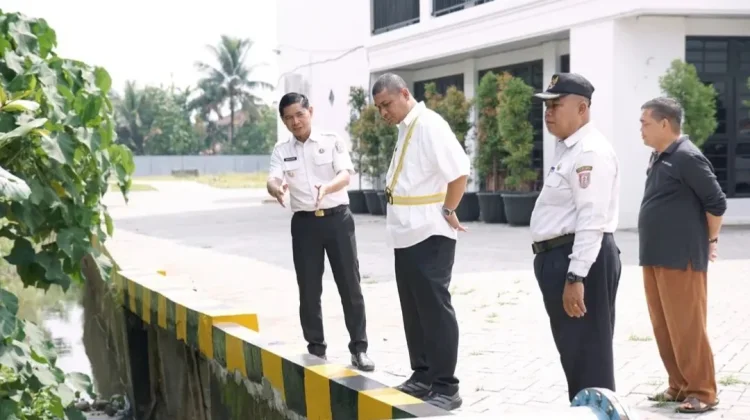 Camat Talang Kelapa Ajak PUPR Tinjau Saluran Air