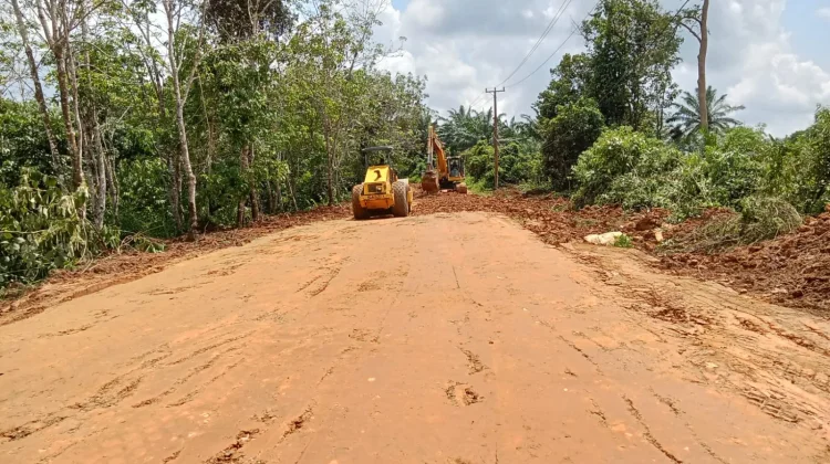 Lumpur Disingkirkan, Jalan Mekar Jaya Muba Siap Dikeraskan