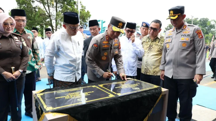 Kapolda Sumsel Resmikan Gedung SPKT dan Luncurkan Program Bakti Sosial