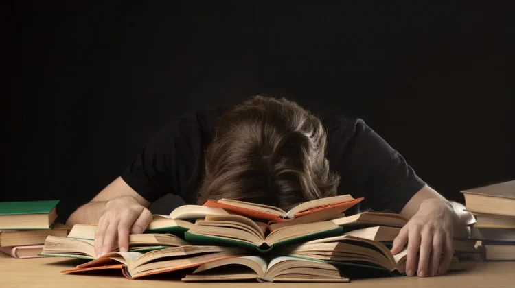 Reading Slump Jadi Penyebab Menurunnya Minat Membaca