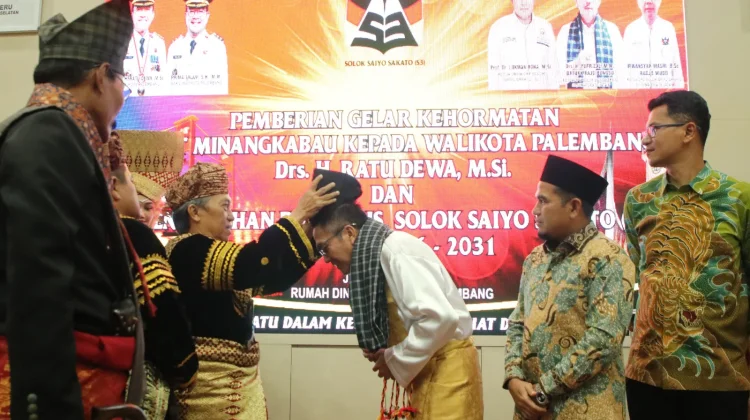 Wali Kota Palembang Terima Gelar Sutan Malin Batuah