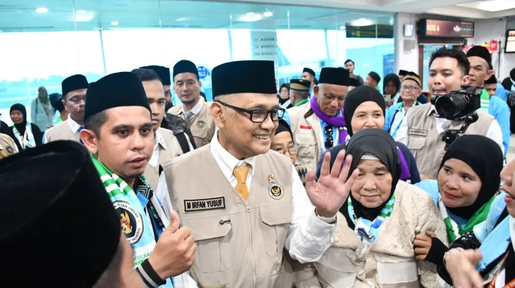 Menteri Haji dan Umrah Lepas Kloter 9 Embarkasi Palembang