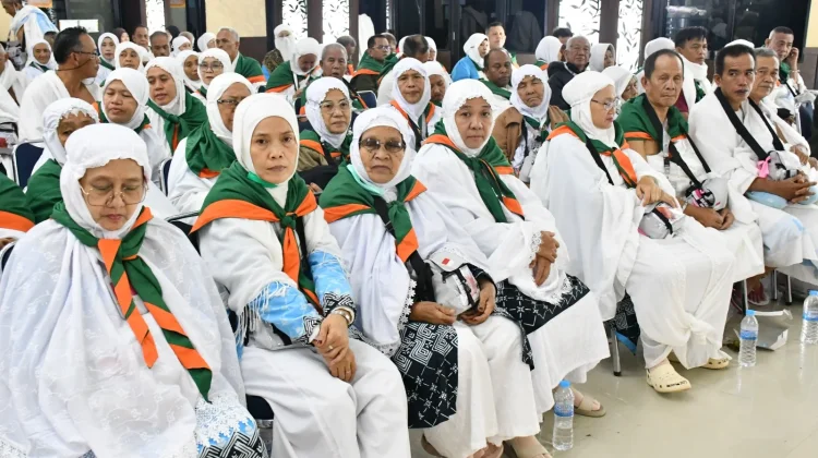 Jemaah Kloter 11 Kenakan Pakaian Ihram dari Asrama Haji