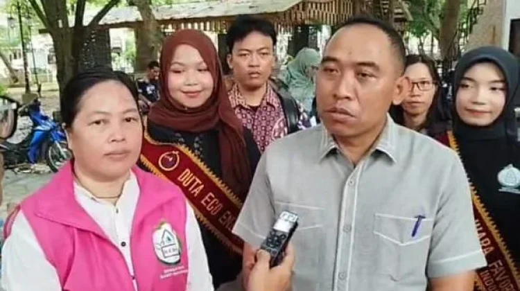 Kemenag Sumsel, REBN dan Umat Buddha, Tuang Eco Enzyme Jaga Lingkungan Sambut Waisak