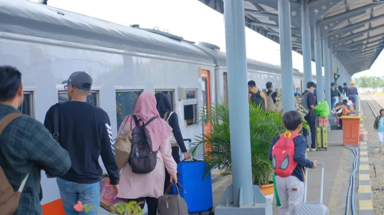 KAI Siapkan 21.696 Tempat Duduk Sambut Libur Panjang Kenaikan Yesus Kristus