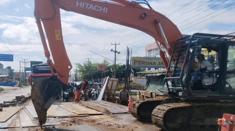 Rawan Macet, Perbaikan Jalan di KM 13 Palembang-Betung Dikebut 24 Jam