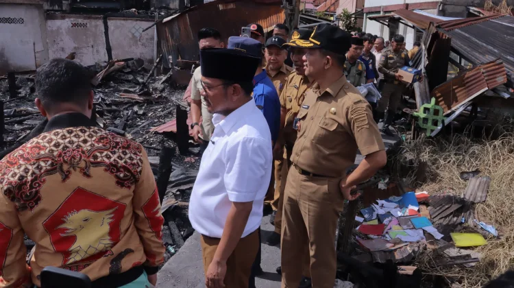 Sembilan Rumah Terbakar, Pemkot Palembang Salurkan Bantuan