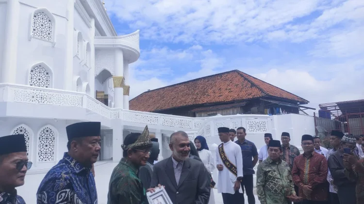 Menteri Agama RI Resmikan Masjid Pusat Peradaban di Kampus UKB