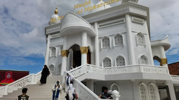 Menteri Agama RI Resmikan Masjid Pusat Peradaban di Kampus UKB