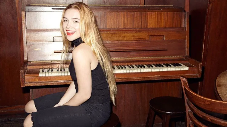 Florence Pugh Bintangi Adaptasi The Midnight Library