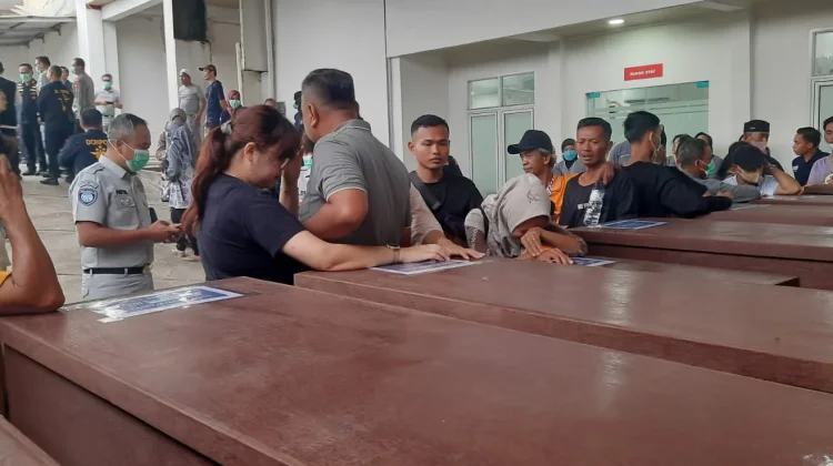Polisi Serahkan 14 Jenazah Korban kepada Keluarga