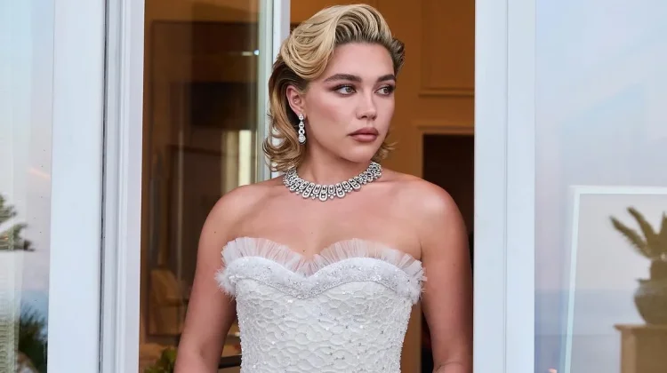 Florence Pugh Akan Bintangi Adaptasi Novel The Midnight Library