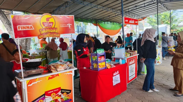 Warga Antusias Belanja di Pasar Murah Sako