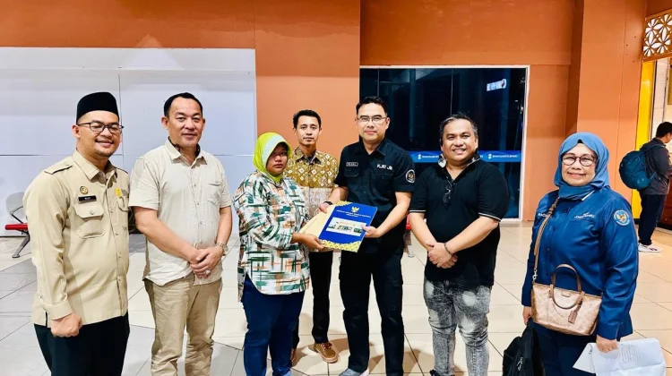 Terlantar di Malaysia, Bocah Asal Muba Dipertemukan dengan Ibunya di Palembang