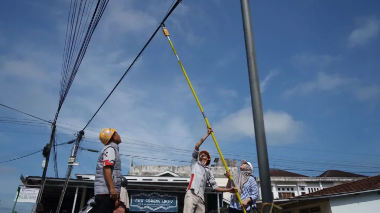 Pemkab OKI Tertibkan Kabel Provider Semrawut yang Ganggu Estetika