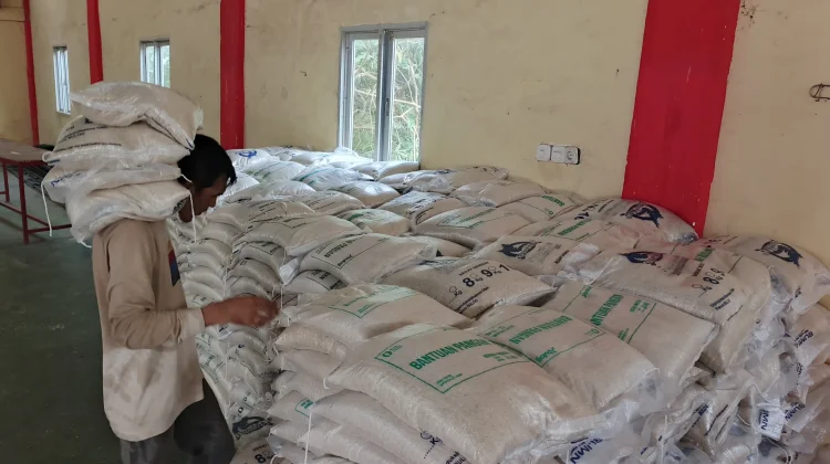 Desa Pangkalan Benteng Terima Bantuan Pangan untuk Ratusan Warga