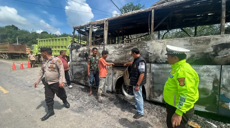 Becah Ban, Bus Antar Kota Terbakar di Lintas Sumatera