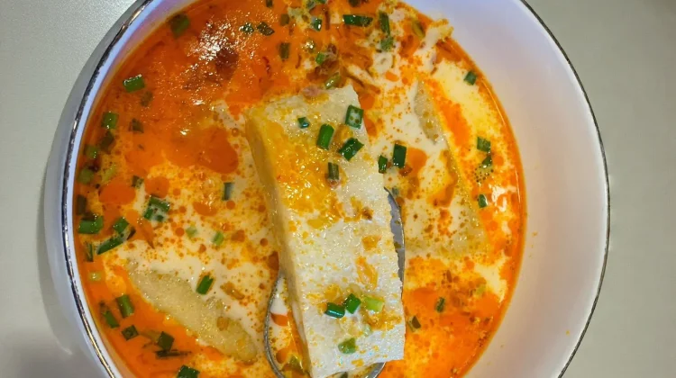 Laksan: Kuliner Khas Palembang Berkuah Gurih