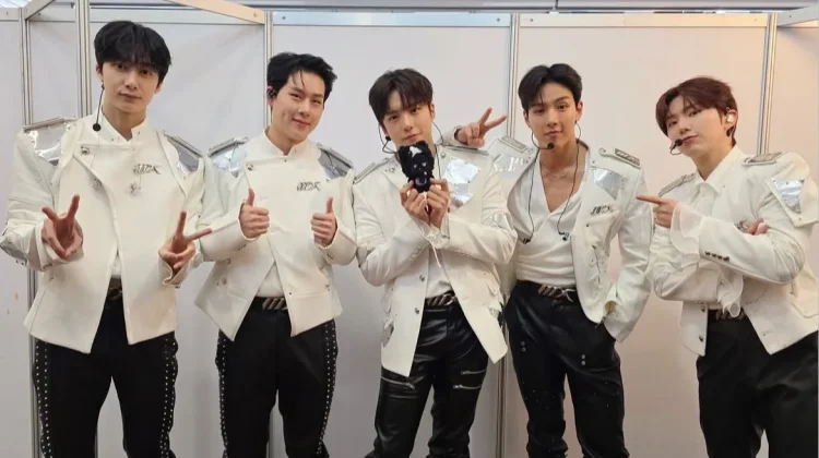 MONSTA X Kembal Sapa Penggemar Meksiko