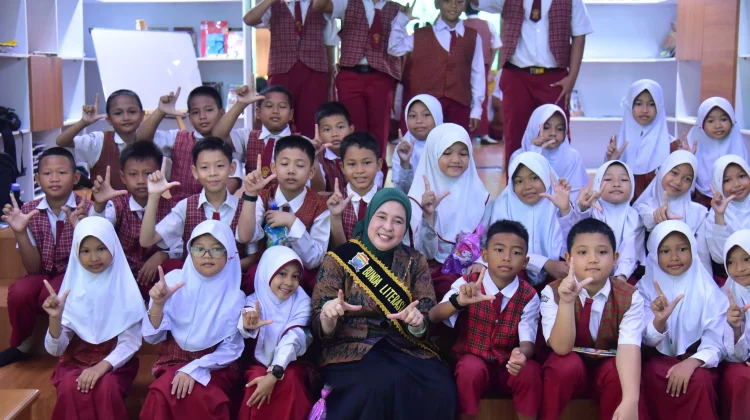 Bunda Literasi Kota Palembang Dewi Sastrani Ajak Orang Tua Bacakan Cerita 15 Menit