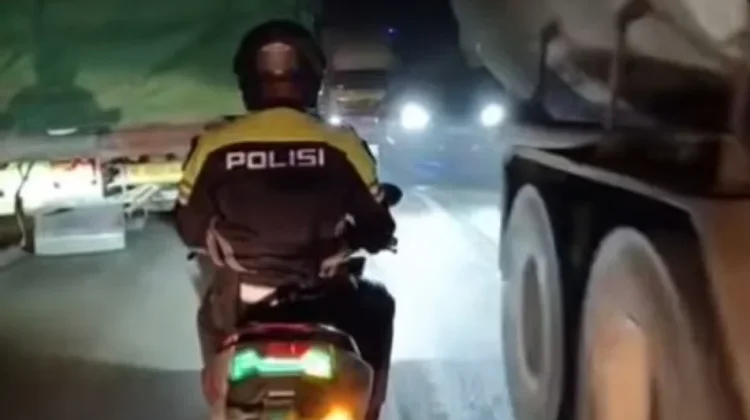 Polisi Urai Kepadatan Jalintim akibat Jalan Rusak di Betung